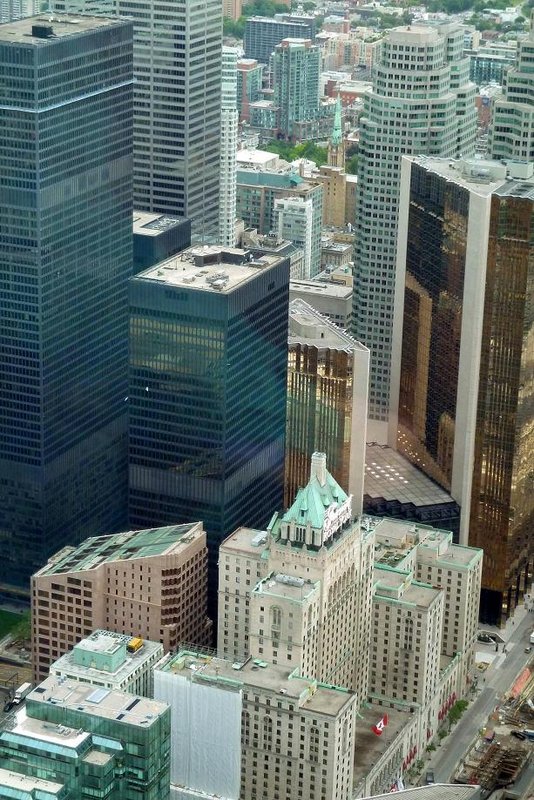 Toronto 2012: Widok z wieży CN Tower na Centrum Finansowe miasta - zbliżenie.