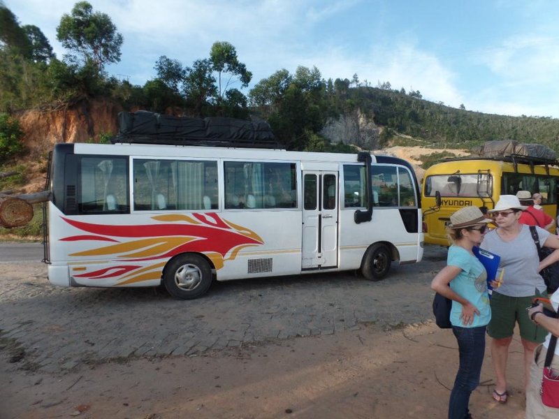 Takimi busami podróżowaliśmy po wyspie